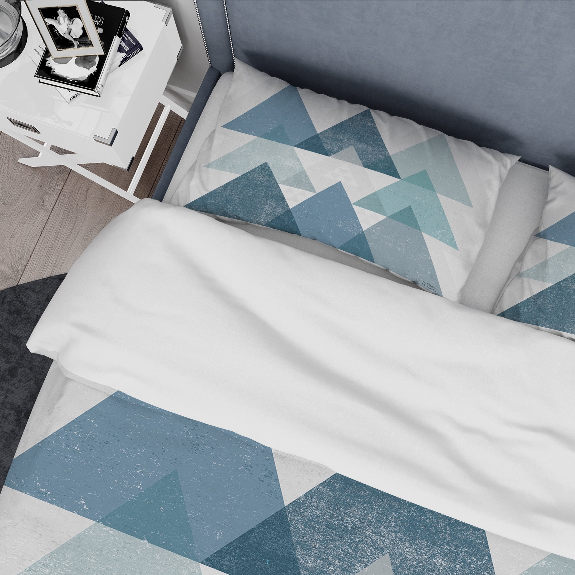 Designart 'minimal Triangles IV Blue' Geometric Duvet Cover Set