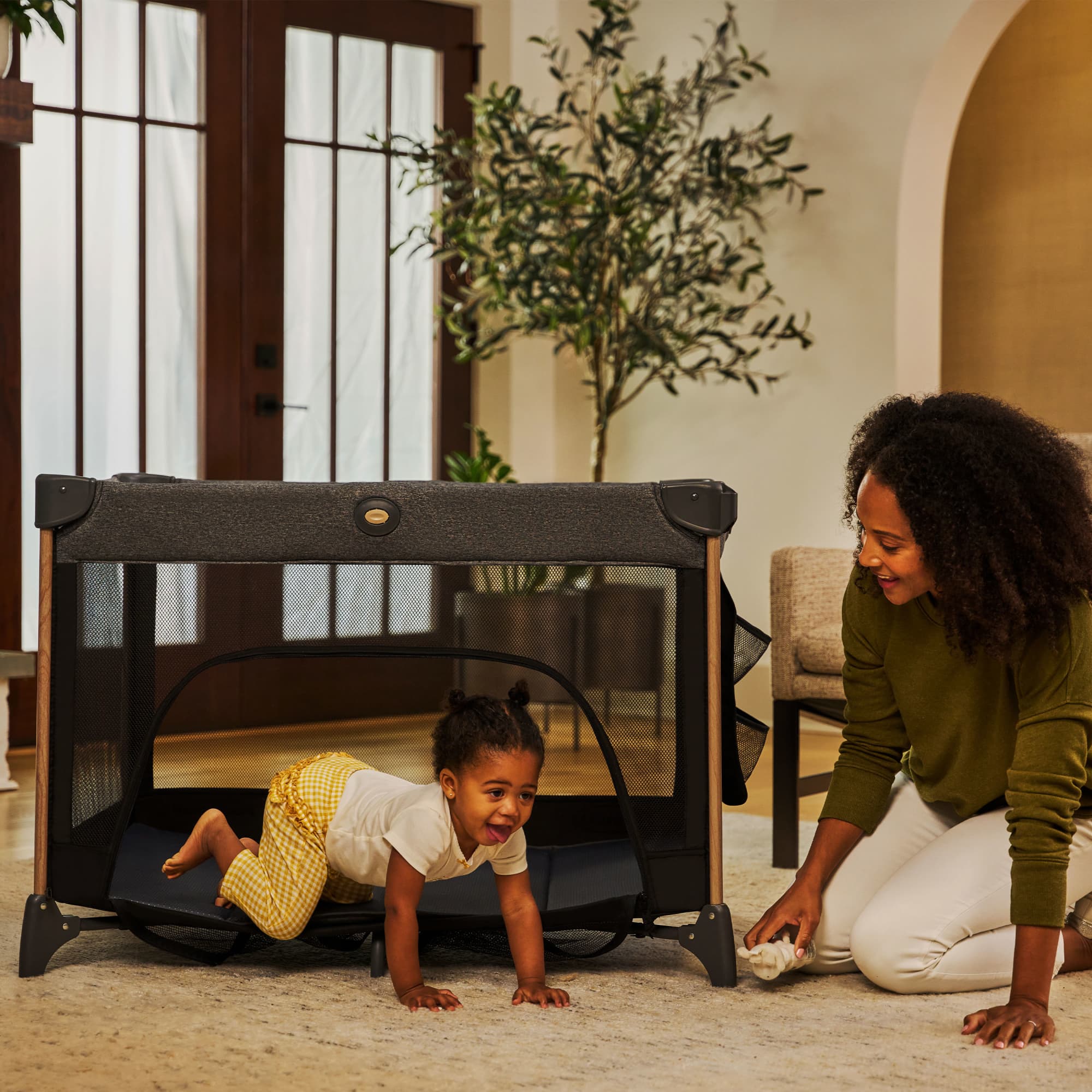 Graco Pack n' Play Close2Baby Seat Lux Playard, Milan Black photo 6