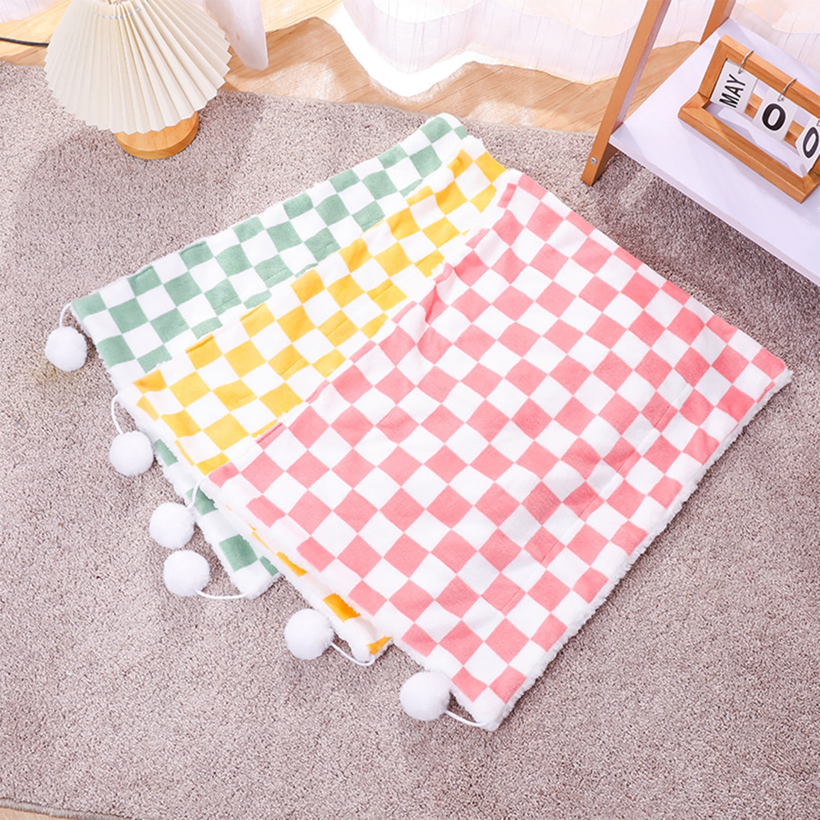 Sentmoon Cats Bed Dog Bed Pet Bed Small Dog Bed 50x40cm Checkerboard Fluff Ball Pet Warm Blanket/pussy Bed/dog Bed
