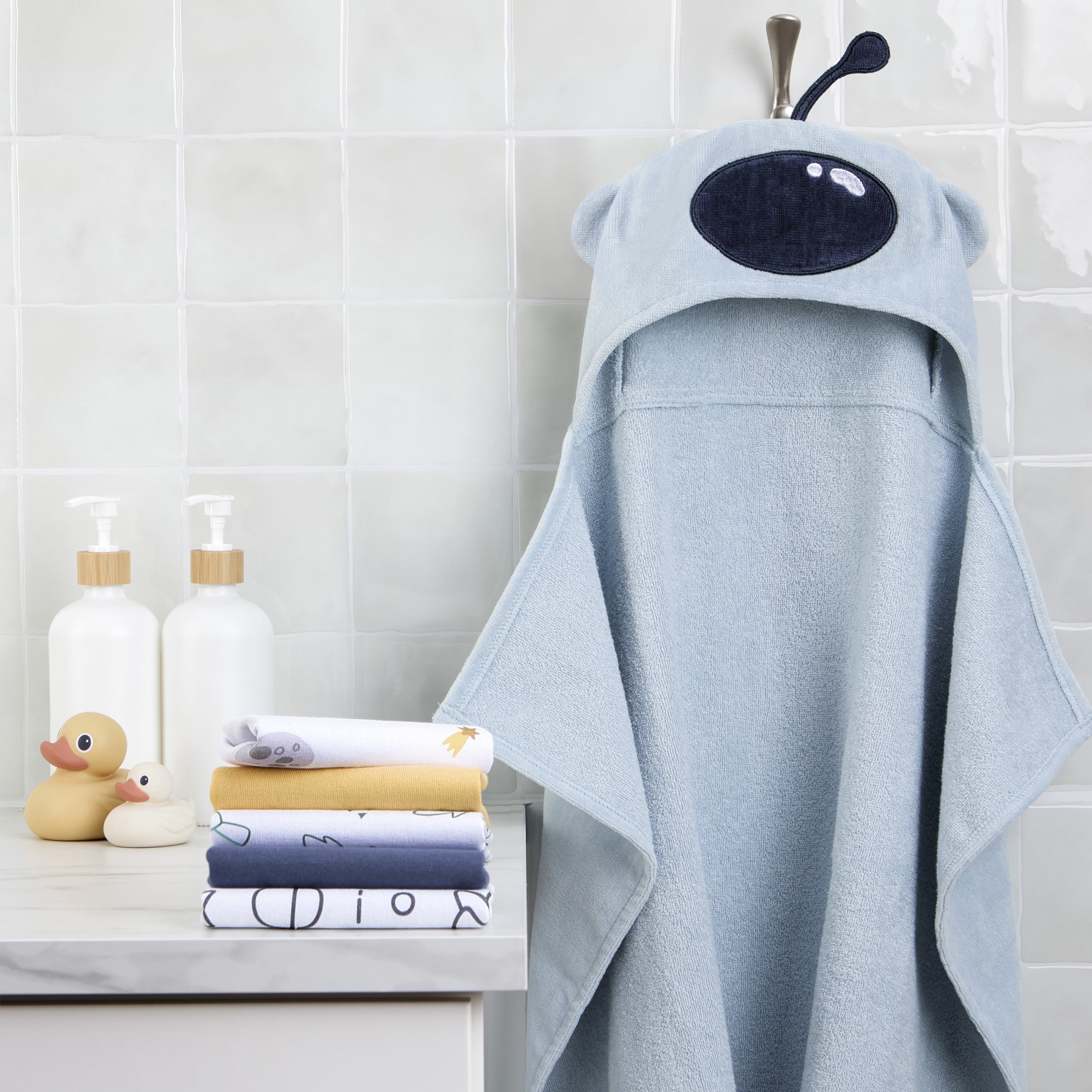 Evolur AstroNap 6 pc Gift Set - Hooded Towel & 5pc Wash Cloths, Space Print