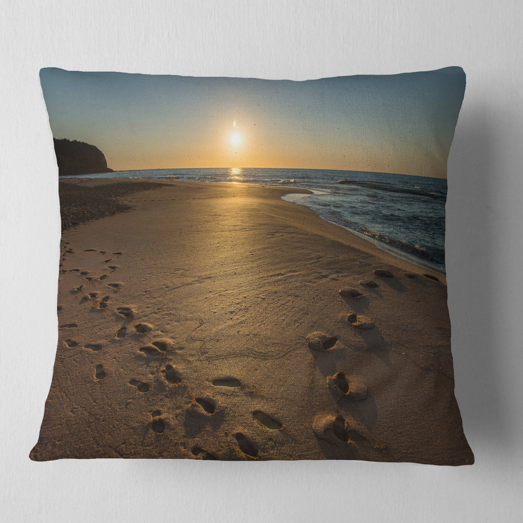 Designart Sydney Seashore at Sunrise - Seascape Throw Pillow - 18x18