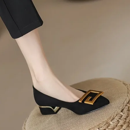 

Women‘s Metal Decor Low Heel Slip On Shoes Black Fashion Pointed Toe Chunky Heel Shoes Women‘s Footwear