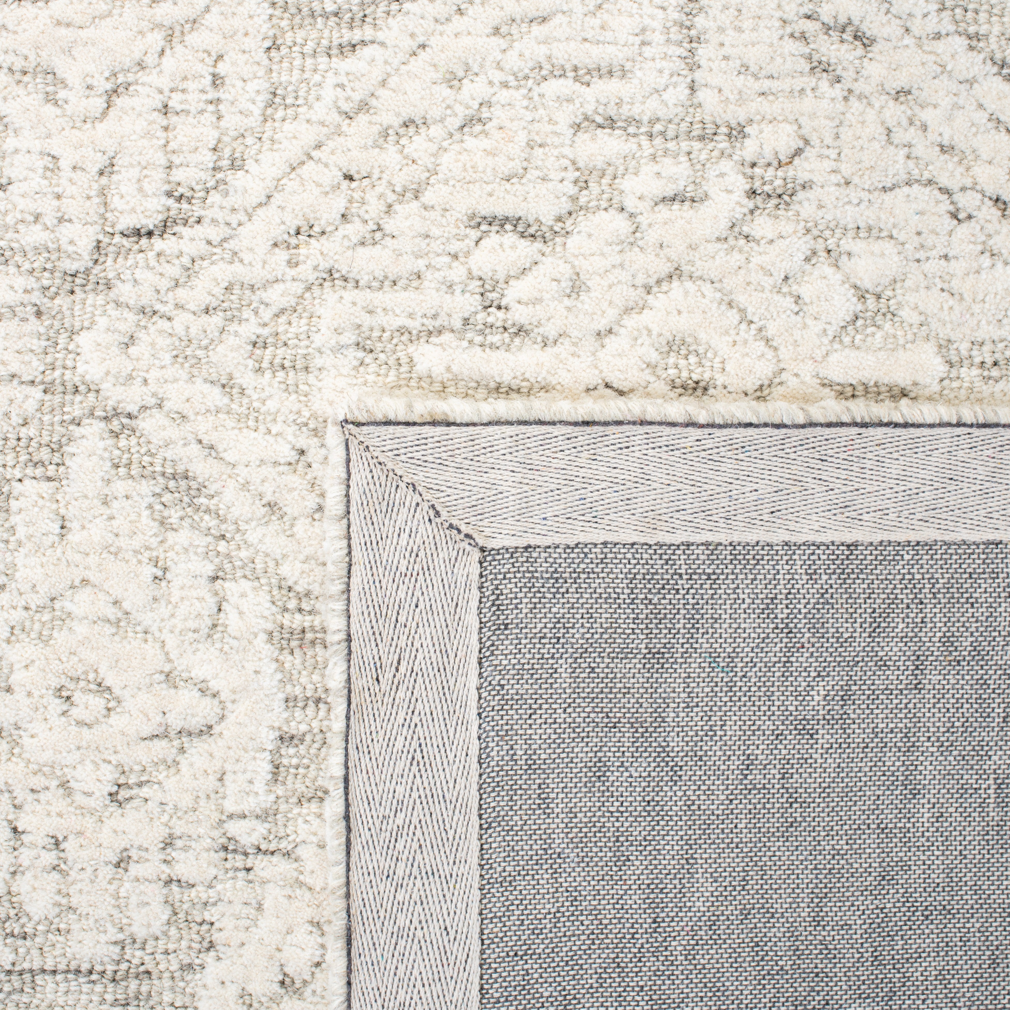 Safavieh Metro Riley Medallion Area Rug, Light Brown/Ivory, 5' x 8'