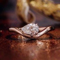 solitaire jewels 1.35CT Pear Moissanite Solitaire Engagement Ring For Women, 14K Rose Gold