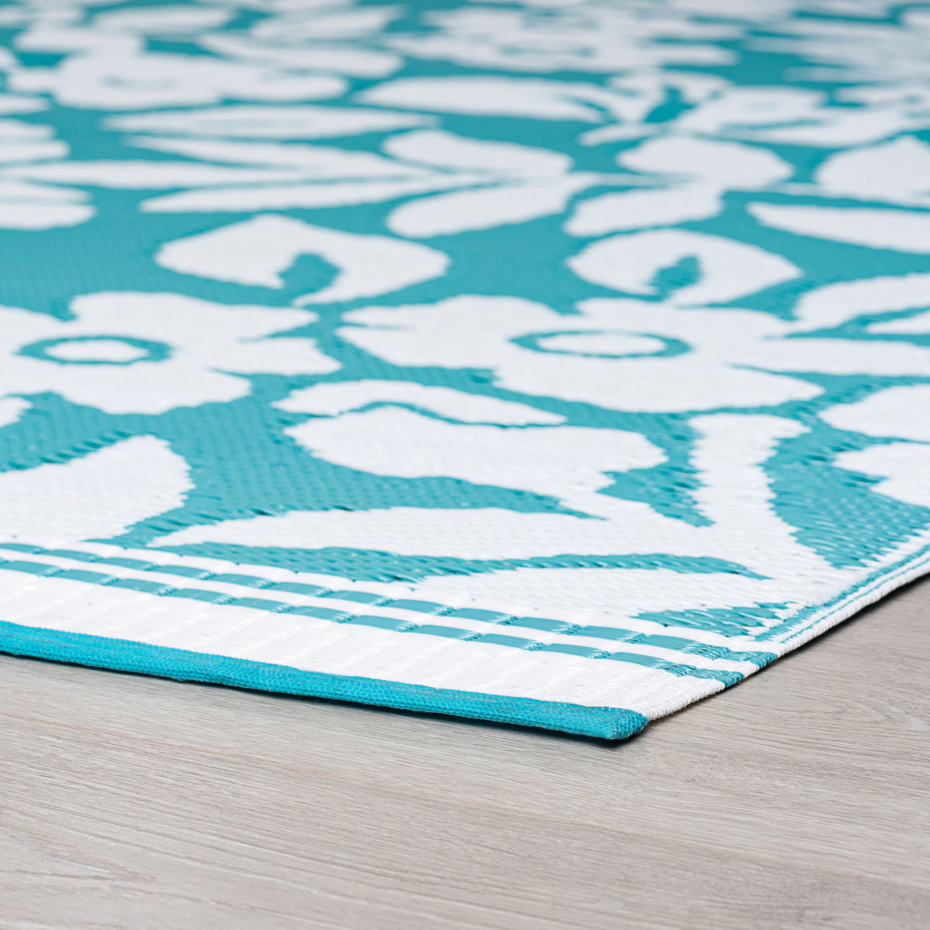 6x9 Reversible Aqua and White Polypropylene Outdoor Floral Area Rug