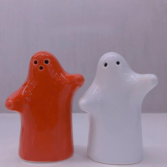 Creative and heartwarming hugging figurine wall-slamming salt and pepper seasoning jar ceramic condiment set, perfect as a Valentine's Day gift.