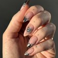 thumbnail image 1 of Uñas postizas adhesivas CnSybaris plateadas estilo francés con corazón 3D, 24 piezas, 1 of 7