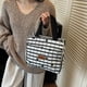thumbnail image 5 of Bolso de lona | Organizador multicompartimento de gran capacidad para desplazamientos, viajes y trabajo | Bolso de hombro de nailon impermeable para mujeres y hombres, 5 of 6
