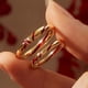 thumbnail image 2 of Anillo de pareja de cuerda roja esmaltada de una línea con diseño de nicho de miles de millas para matrimonio, un par de regalos para hombres y mujeres, 2 of 6