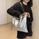 thumbnail image 4 of Bolso de hombro para mujer Bolso de mano Bandolera | Cuero PU | Correa ajustable | Bolsa multiusos | Estilo casual holgado | Se adapta a las gafas de sol de la billetera del teléfono | 14,6 x 14, 4 of 6