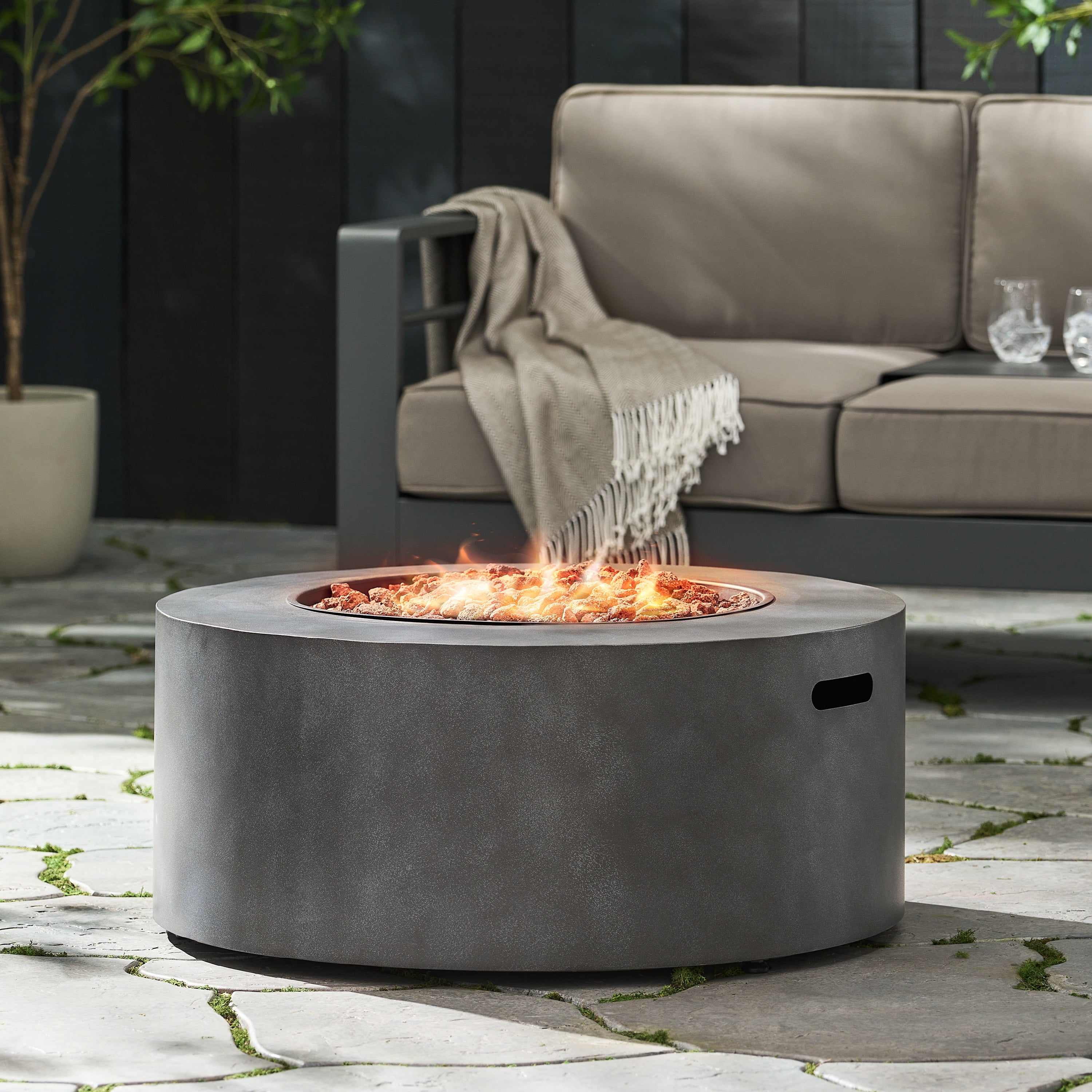 WELLINGTON ROUND IRON FIRE PIT -40,000 BTU,TANK OUTSIDE