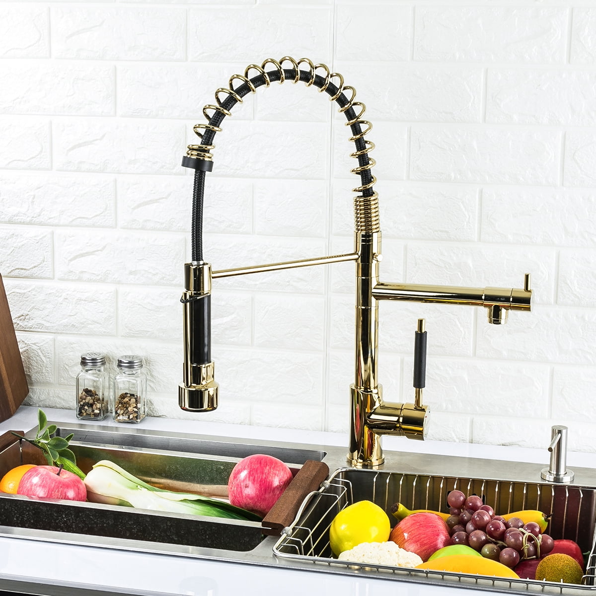 Black and gold Kitchen Sink Faucet with Pull Out Sprayer Swivel Spout