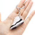 thumbnail image 1 of LLavero de mini zapatilla de deporte 3D delicado, simulación divertida, llavero de zapato de baloncesto, accesorio de monopatín de dedo DIY, regalo para coleccionista, 1 of 5