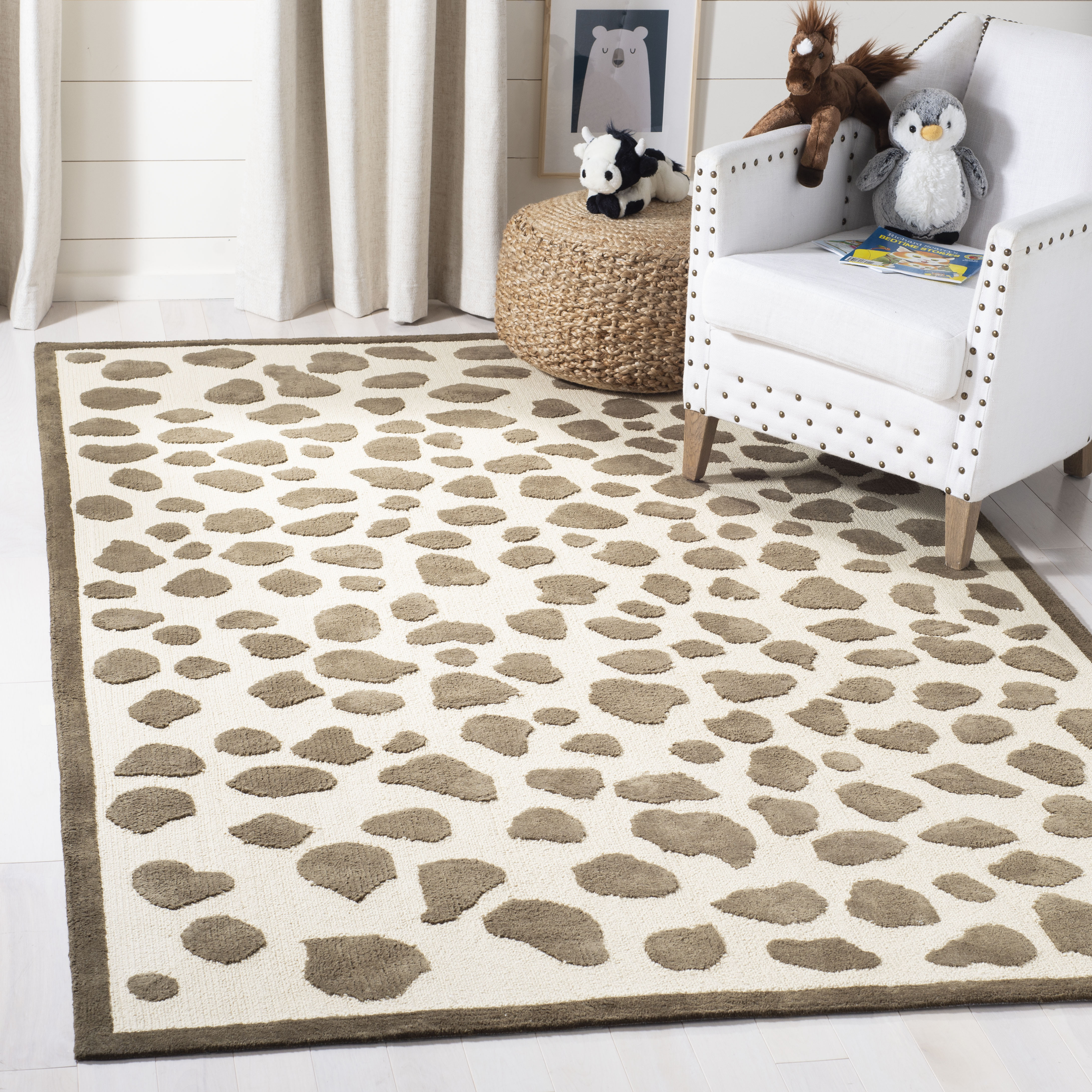 SAFAVIEH Kids Animal Lepoard Print Area Rug, Ivory/Grey, 5' x 8'