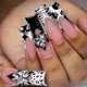 thumbnail image 1 of Uñas postizas adhesivas Kcjckcdd de 24 piezas, negras y blancas, con flores 3D, 1 of 8