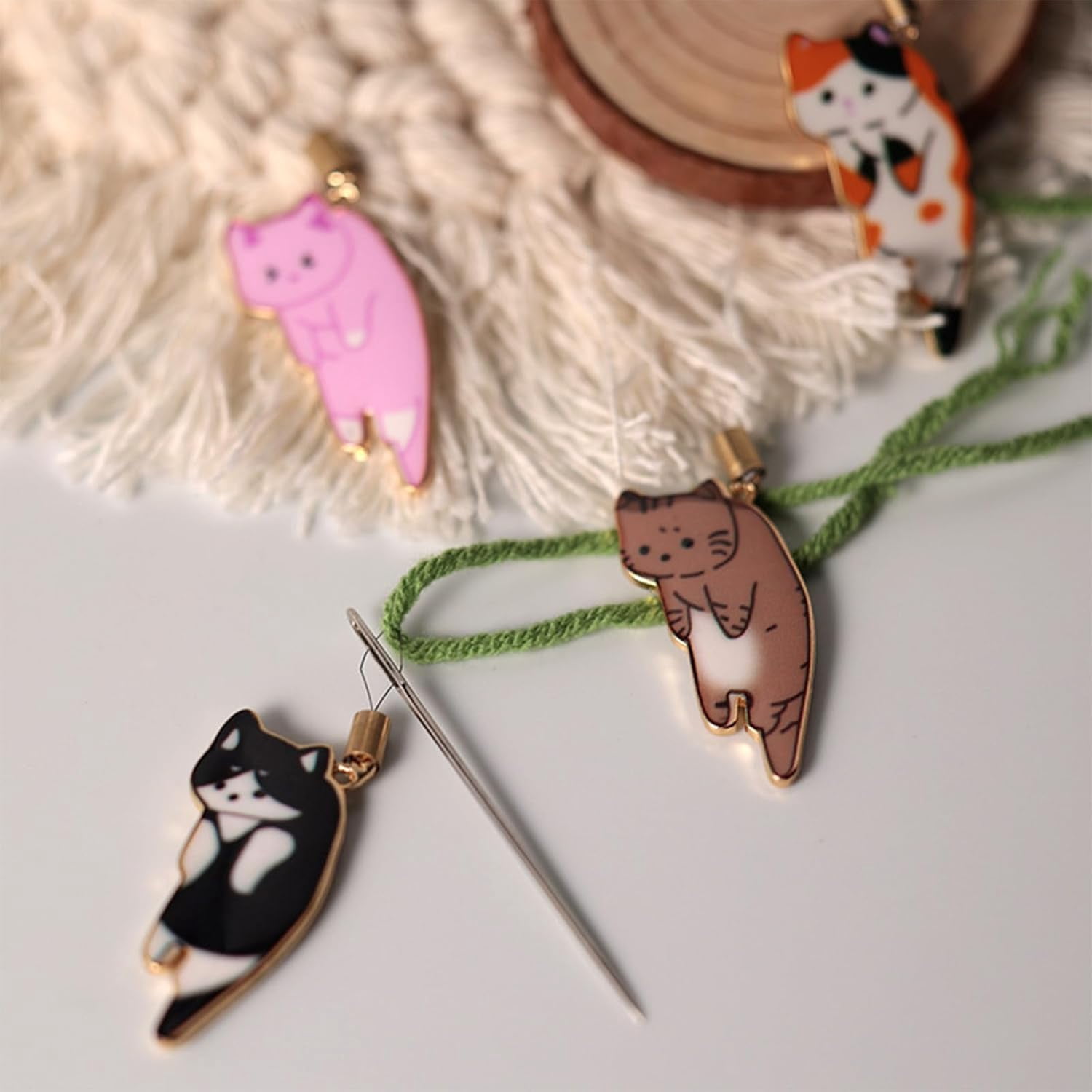 Cat Needle Threader, 6Pcs Adorable Mini Cat Threader, Clothing Embroidery Accessories, DIY Gadget for Sewing Crafting