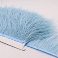 thumbnail image 4 of Cinta de flecos de plumas de avestruz suave y natural de 2 yardas utilizada para vestidos, costura, ropa artesanal, decoración de iluminación, bricolaje de ropa, etc. (azul claro, 4 of 4