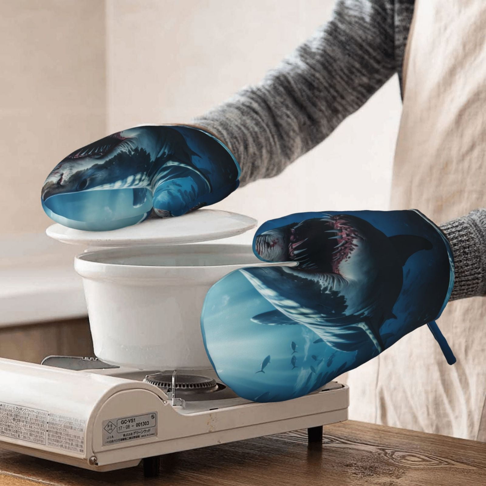Hirioo 3D Realistic Shark for Silicone Oven Mitts for BBQ, Baking, Cooking, Set of 2, Heat Resistant 260℃, Non-Slip Kitchen Essentials