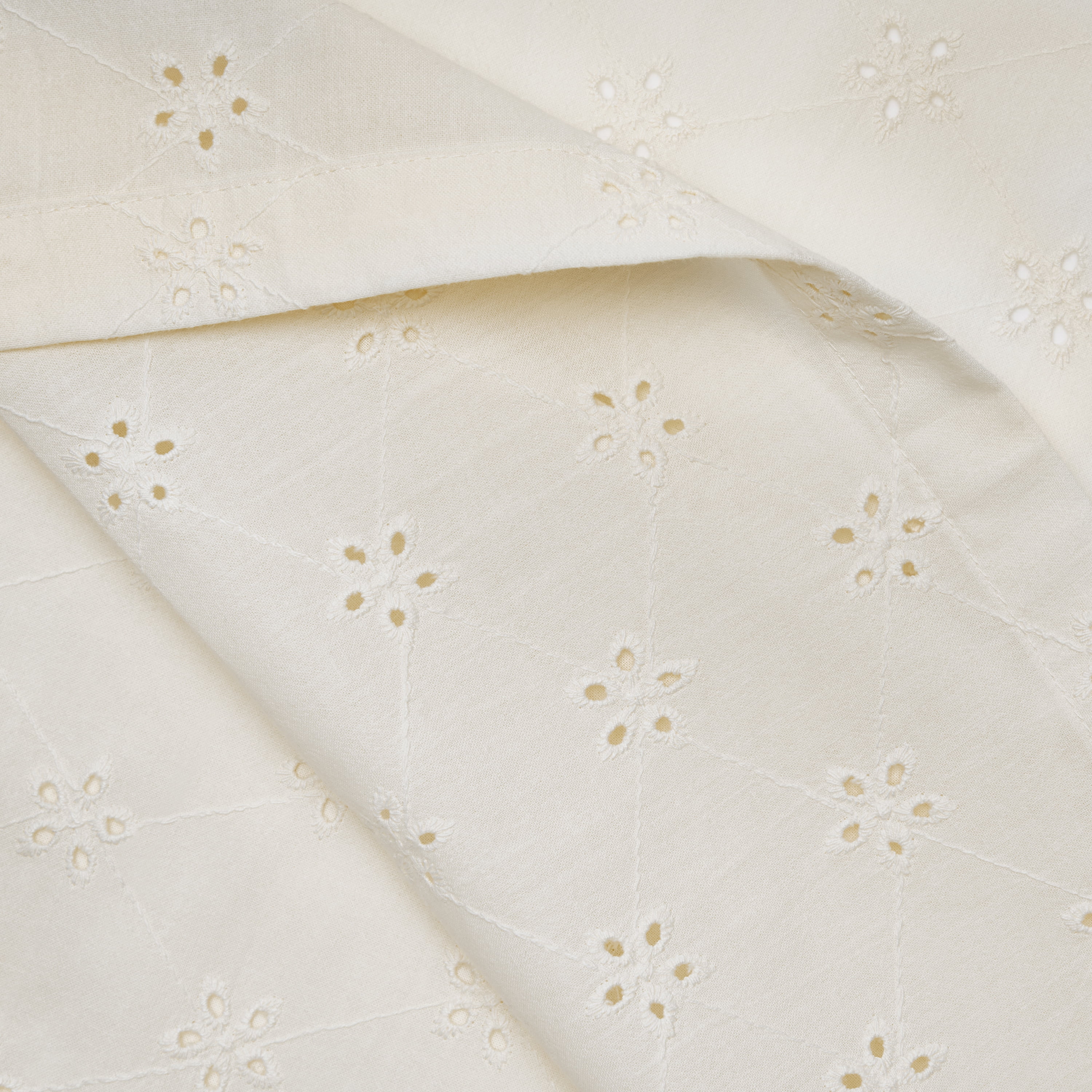 The Pioneer Woman Eyelet Tablecloth, White, 60 in x 84 in