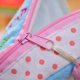 thumbnail image 1 of Mini bolsa de almacenamiento para niñas y mujeres, bonito organizador de toallas sanitarias con cremallera en color coral, 1 of 3