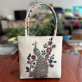 thumbnail image 3 of Bolso de mano étnico OEM personalizado, bolso bordado en tela de arena, bolso de tela pequeño bordado con hilo dorado de doble cara, fresco e informal, 3 of 10
