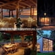 thumbnail image 4 of Faroles solares para exteriores, luces decorativas con efecto de llama parpadeante para jardín y patio, impermeables, faroles colgantes con energía solar que se encienden automáticamente por la noche, 4 of 8