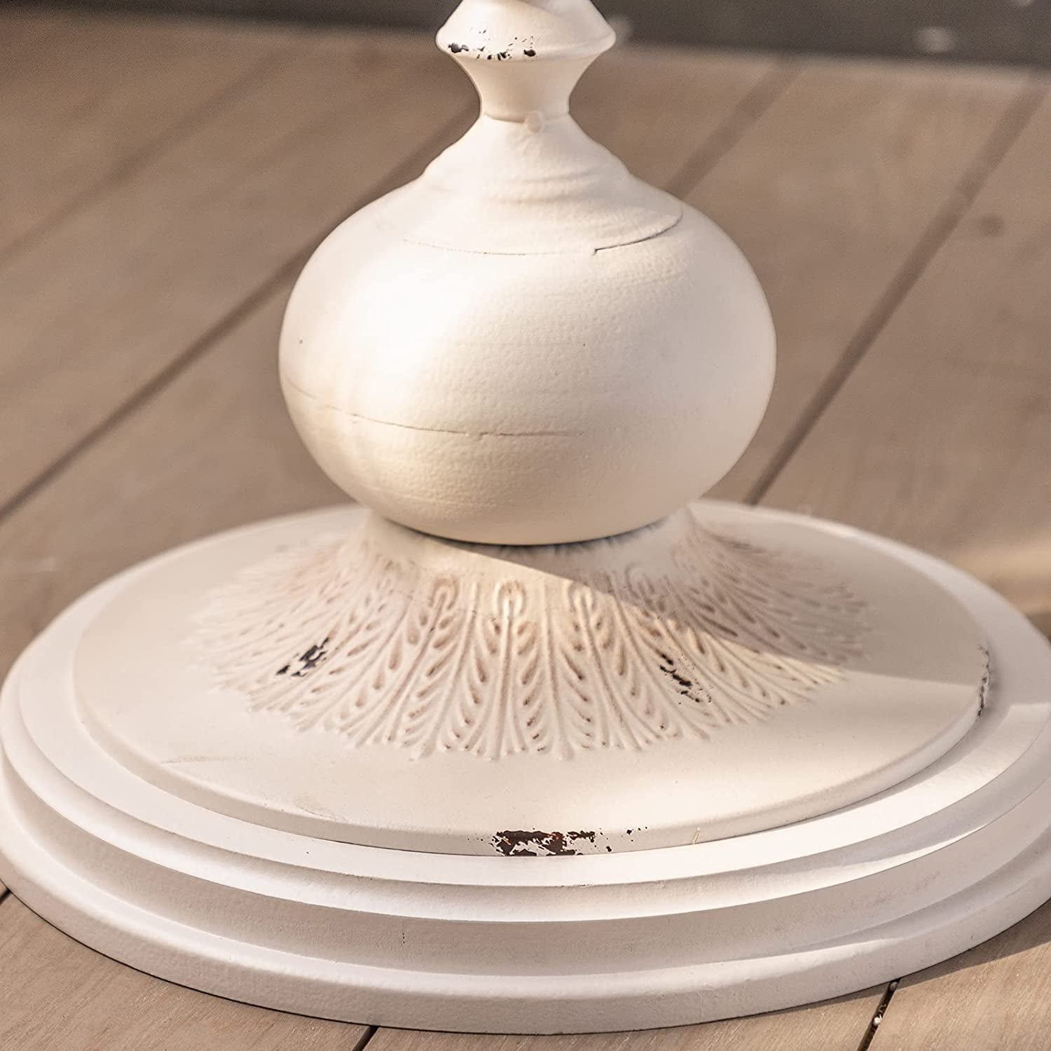YUIlili Vintage Round Side Table Living Room, Rustic French Country End Table, Farmhouse Round Table Cedar Wood Accent Table for Bedroom, Entryway, Home Decor White