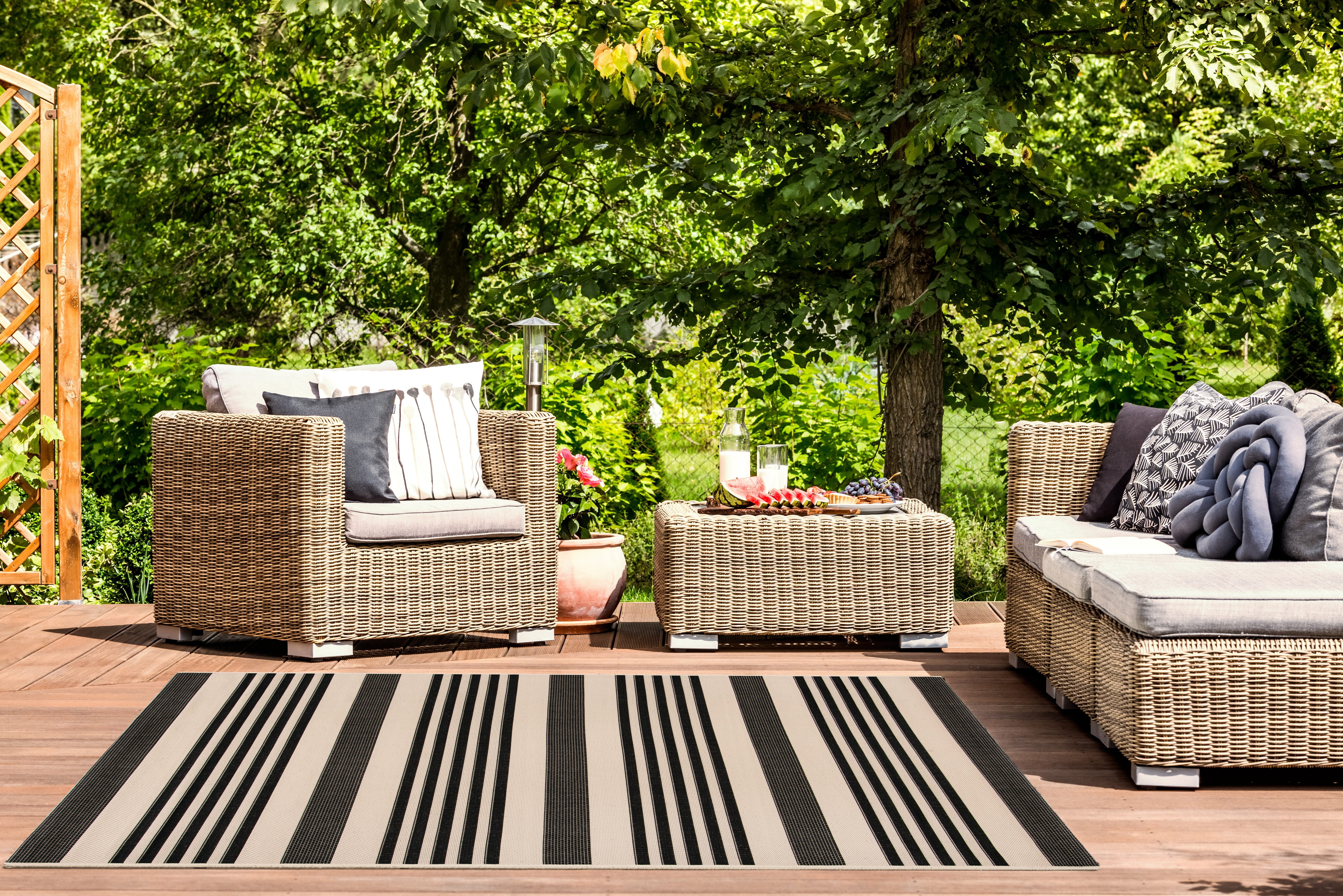 Safavieh Courtyard Caroline Striped Indoor/Outdoor Area Rug, Black/Bone, 5'3" x 5'3" Square