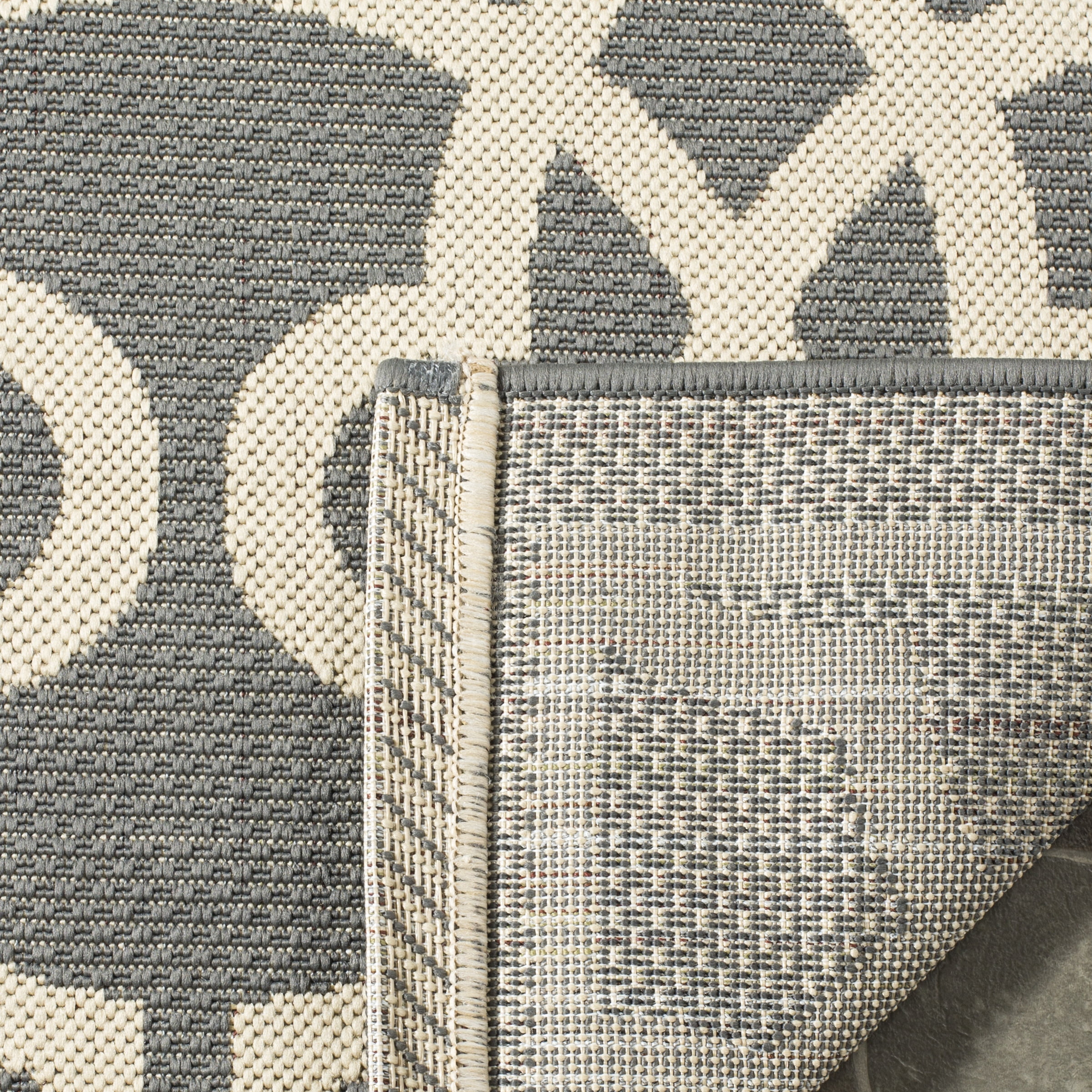 Safavieh Courtyard Carlos Oriental Indoor/Outdoor Area Rug, Gray/Beige, 6'7" x 9'6"