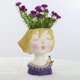 thumbnail image 2 of Maceta de resina con orificio de drenaje, única y bonita, para escritorio, mesa y hogar. Violeta, 2 of 7