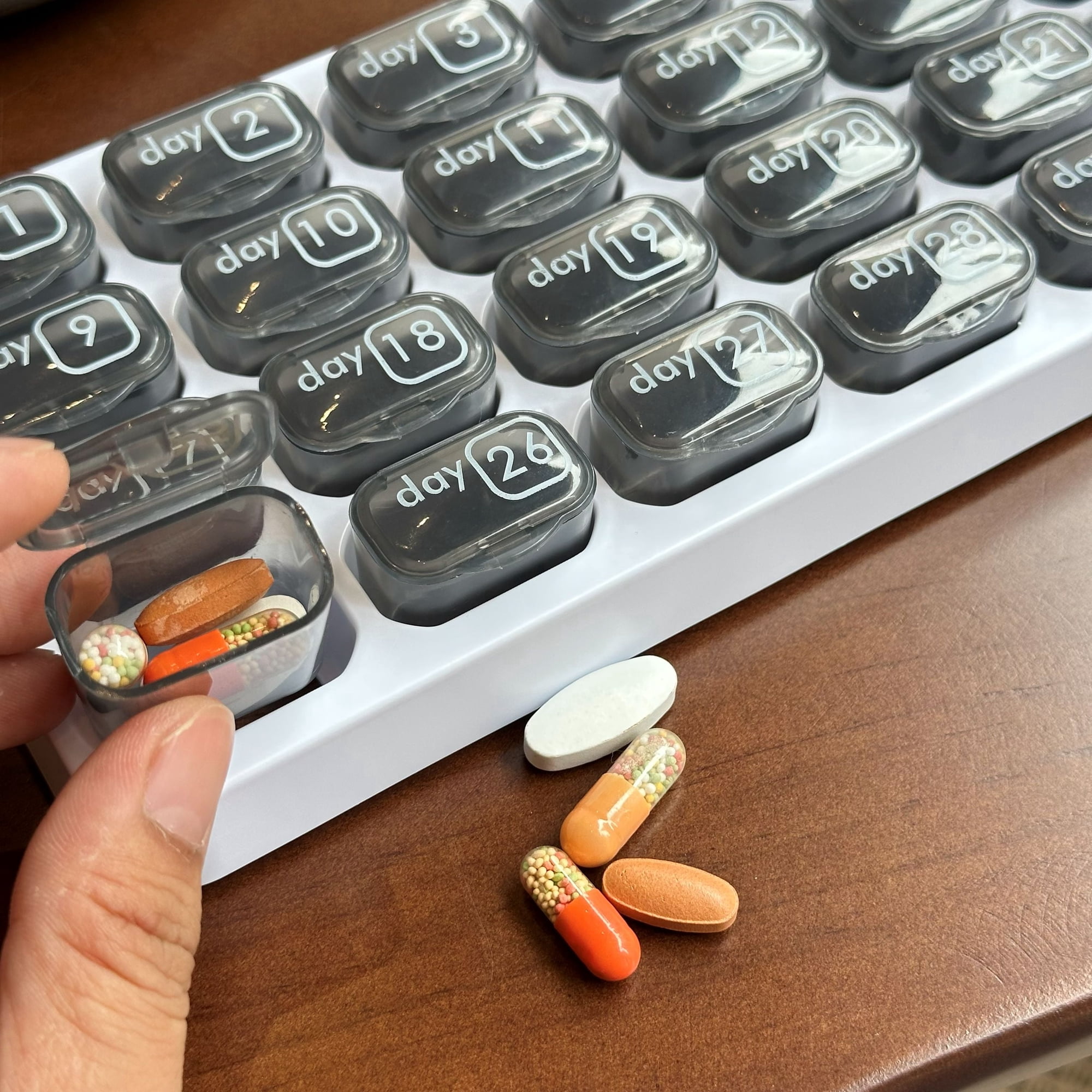 31 day monthly medicine organization， Am/Pm 31 pill box for storage of vitamins, medicines, and medication，fish oil，Portable Travel Pill Storage Box
