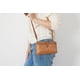 thumbnail image 2 of Bolso bandolera The Sak Iris Smartphone para mujer, color crudo, 2 of 2