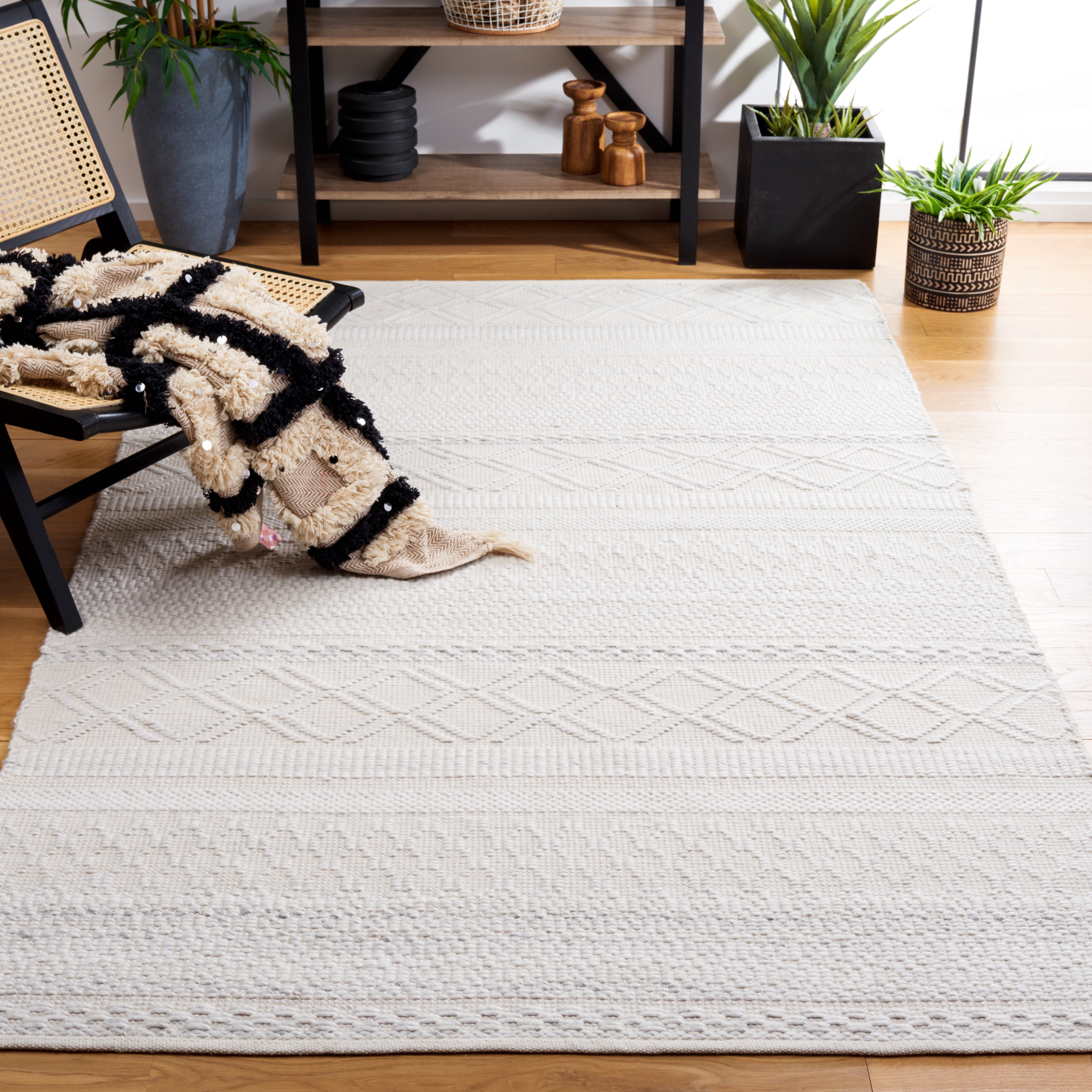 SAFAVIEH Natura Felicity Geometric Polyester Area Rug, Ivory, 5' x 8'