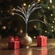 thumbnail image 4 of Adorno de árbol de Navidad con lazo de satén rojo extra grande 117cm | Serpentinas largas 220cm | Cinta de decoración para el hogar de vacaciones | Poliéster rojo festivo clásico | Perfecto para la, 4 of 8
