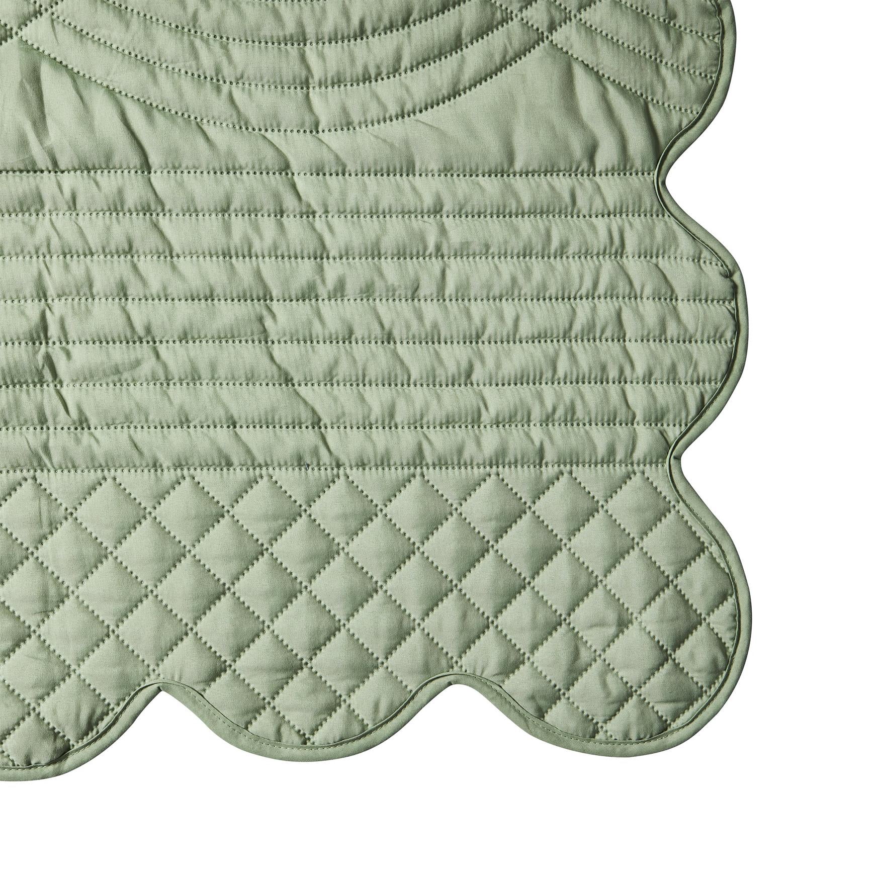 VCNY Home Green Scallop 2-Piece Adult Microfiber Quilt Set, Twin