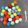 thumbnail image 5 of Guirnalda de bolas Guirnalda de pompones colorida hecha a mano 28 bolas Guirnaldas de bolas de fieltro para decoración colgante de pared de árbol de Navidad (8 juegos), 5 of 5