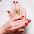 thumbnail image 4 of EeaseMX 2 relojes de cuarzo para llevar en los dedos, relojes creativos con forma de anillo, mini accesorios para mostrar la hora para mujeres y hombres (amarillo), 4 of 7