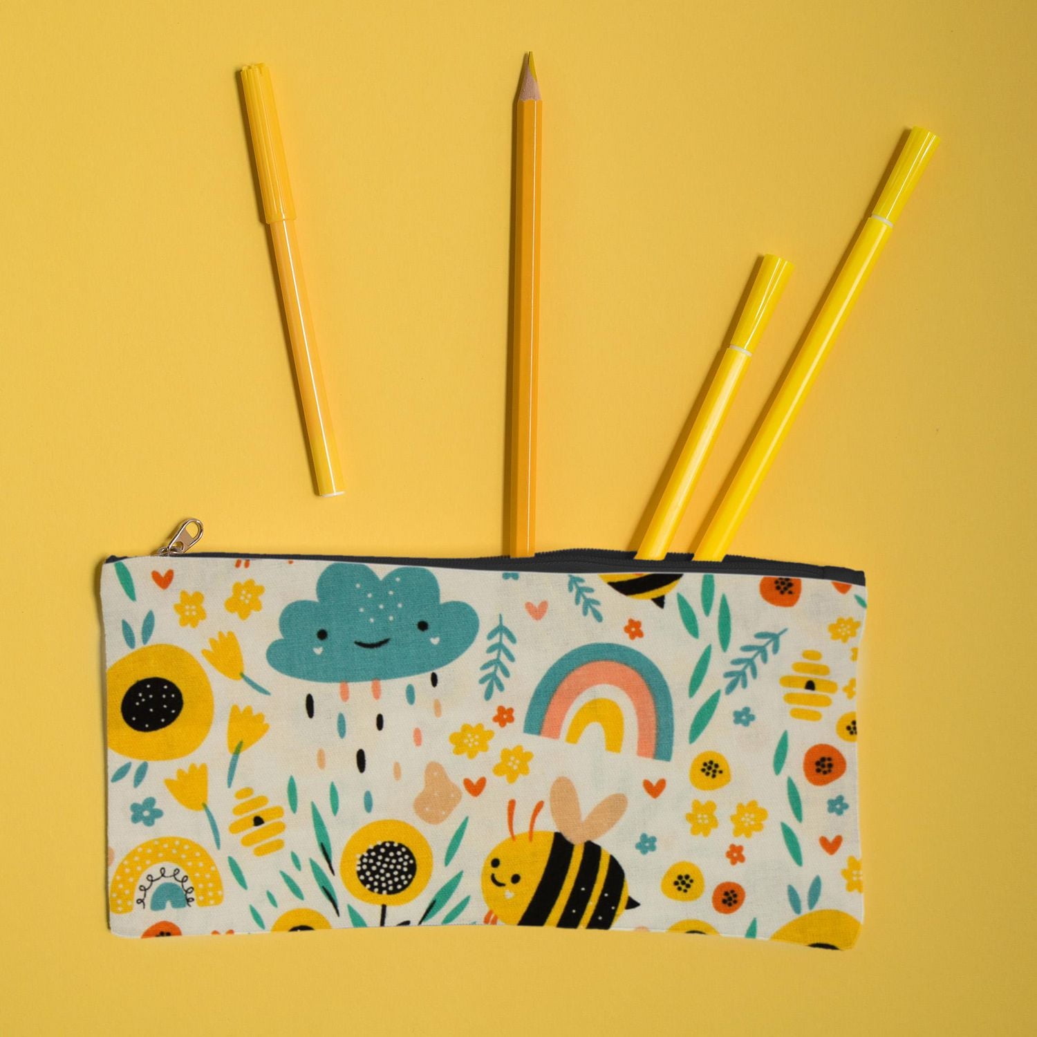 Fabric Creations White Little Bee Over Rainbow Cotton Fabric by the Metre 107 cm (42")