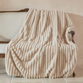 thumbnail image 5 of Couverture en Fausse Fourrure Beige 130x150cm, 5 of 5