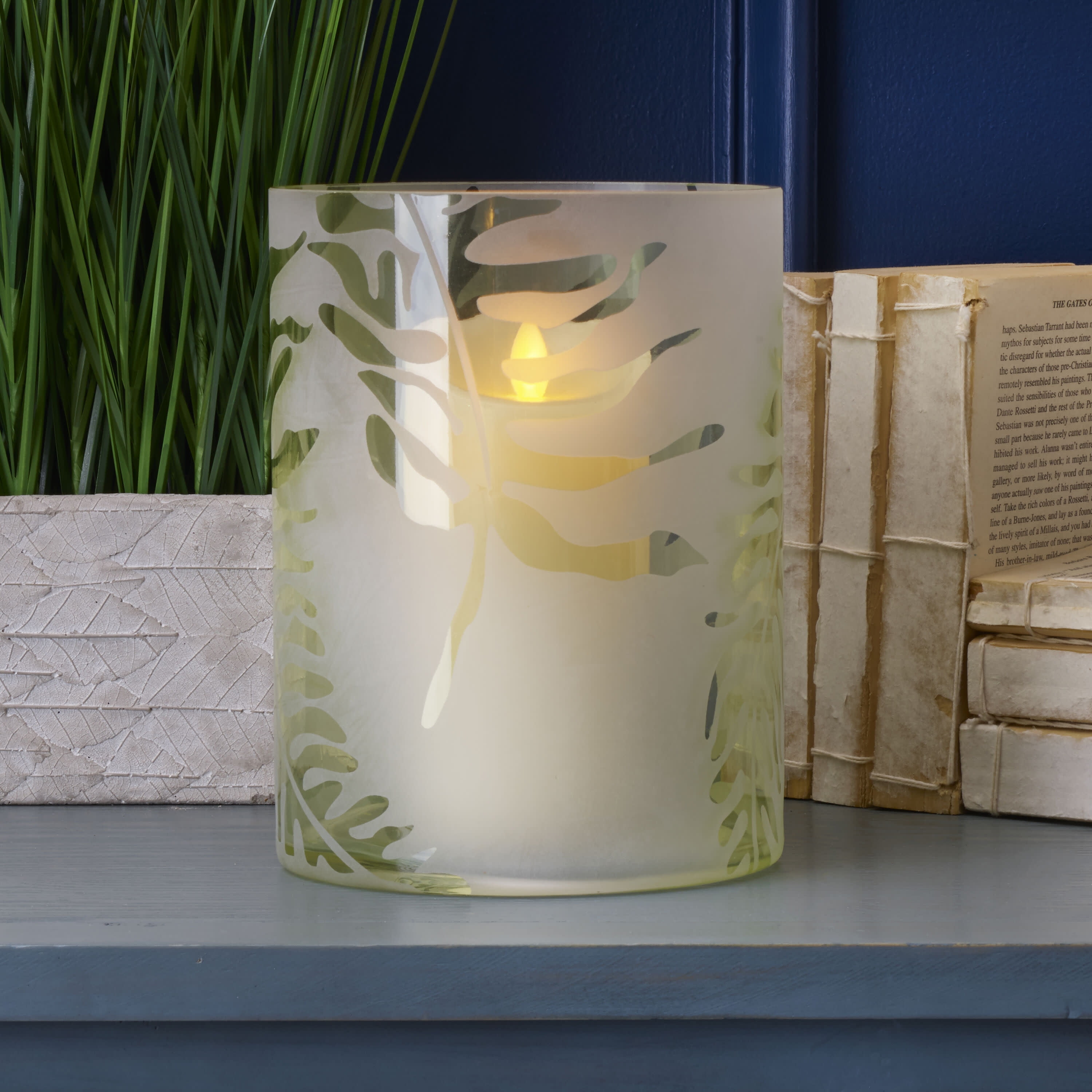 Elements 6-inch X 8-inch Philo Leaf Glass Hurricane