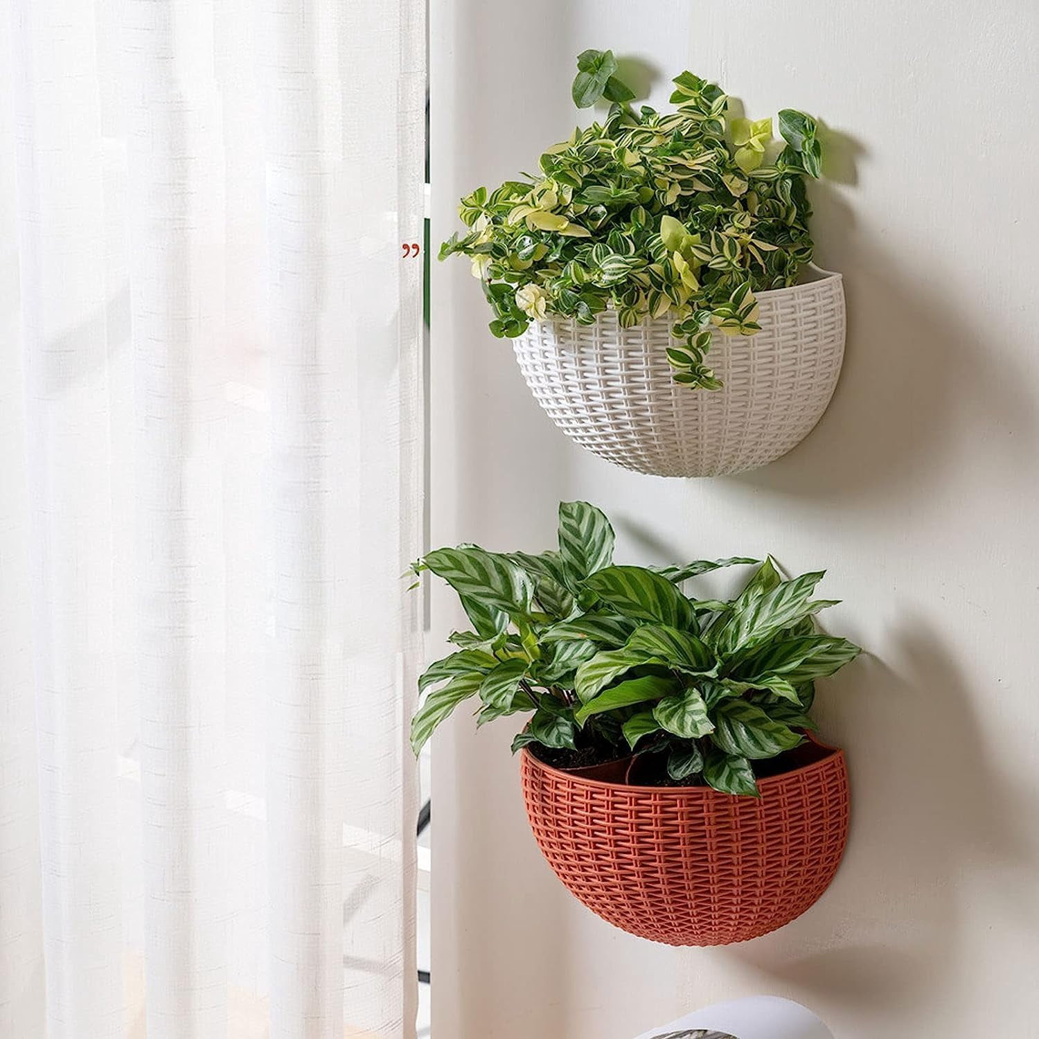 Gixusil 2 Pcs Imitation Rattan Wall Hanging Flower Pot,Semicircle Hanging Planters Outdoor with Drainage Hole and Hooks, Plastic Garden Hanging Basket for Balcony Fence ((Black)