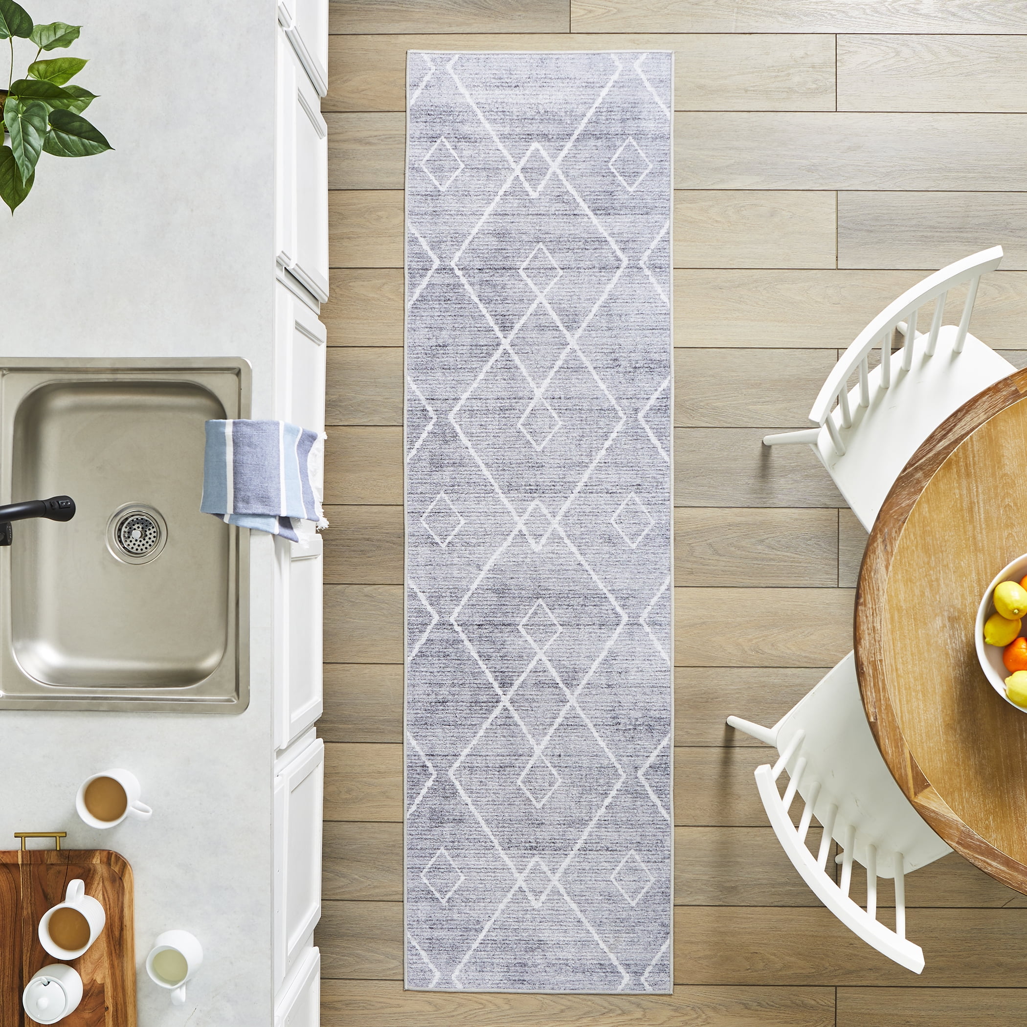 Better Homes & Gardens Geometric Machine Washable Indoor Runner Rug, Gray, 2'x7'