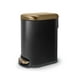 thumbnail image 1 of Bote de basura con pedal Acento de 5 L Basurero de acero inoxidable con tapa y cubeta interior extraíble Dorado con Negro, 1 of 10