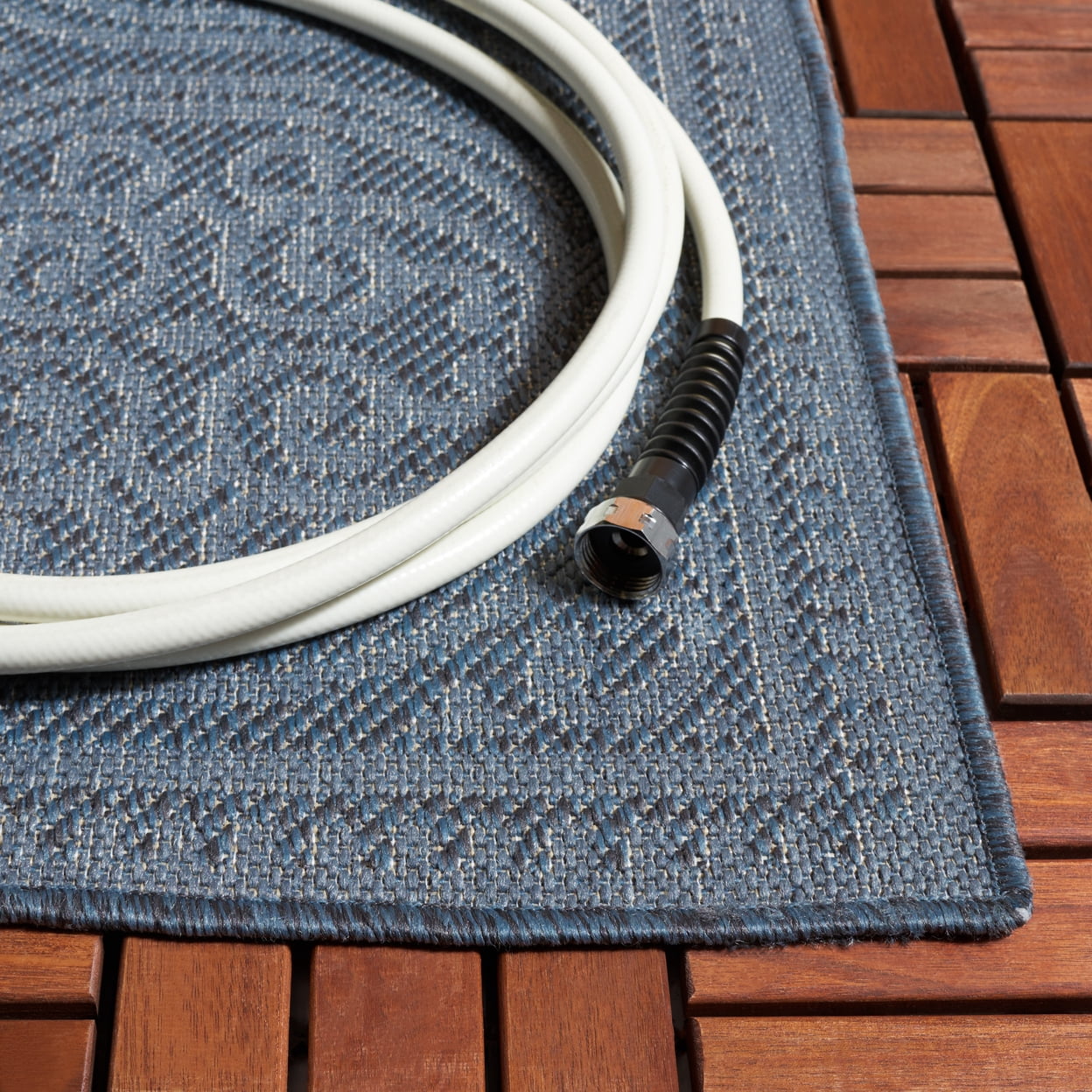 SAFAVIEH Machine Washable Rug Indoor/Outdoor Bermuda Collection - Bermuda Terrance Geometric Indoor/Outdoor Runner Rug, Navy, 2' x 8'