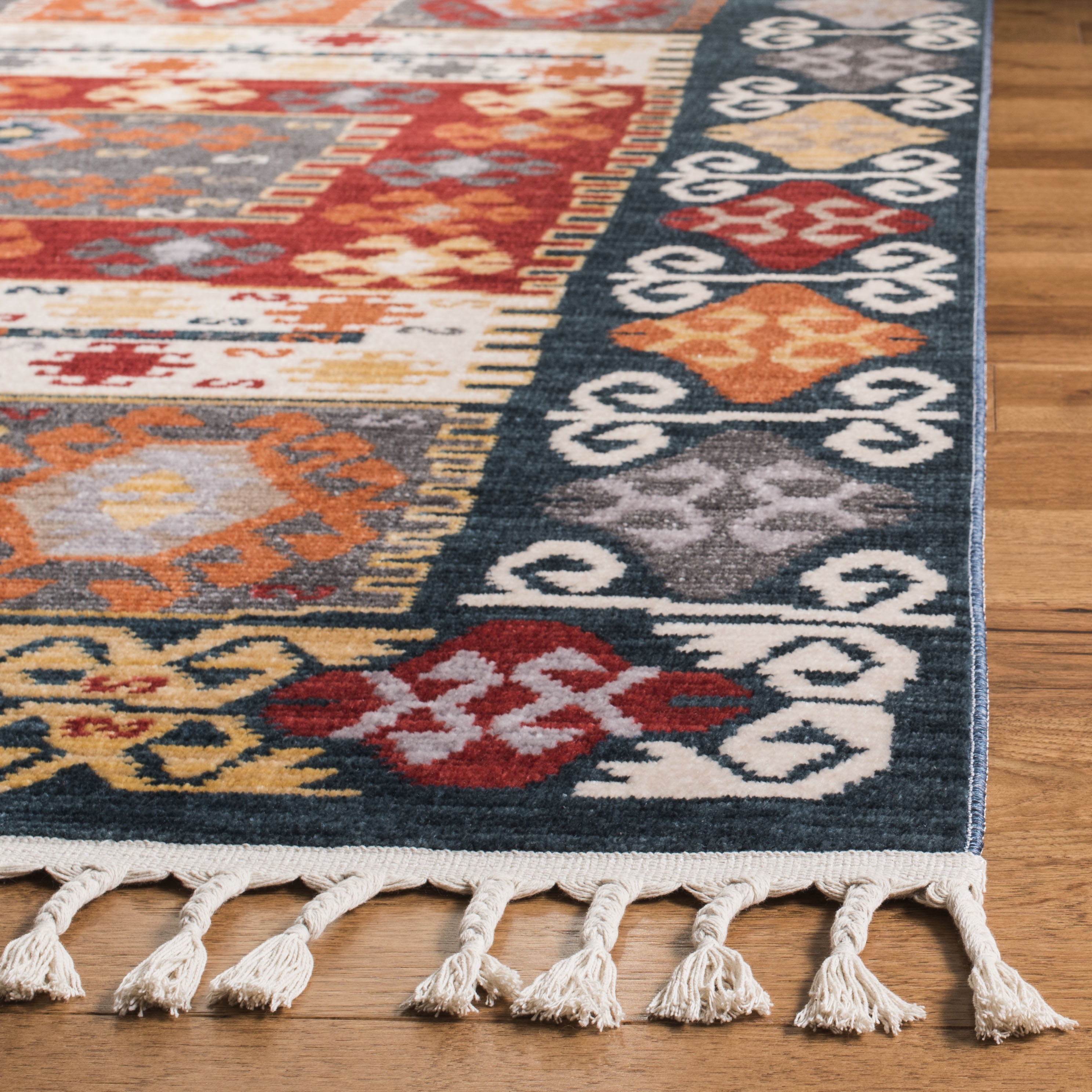 Safavieh Farmhouse Milford Southwestern Area Rug, Cream/Navy, 4' x 5'4"