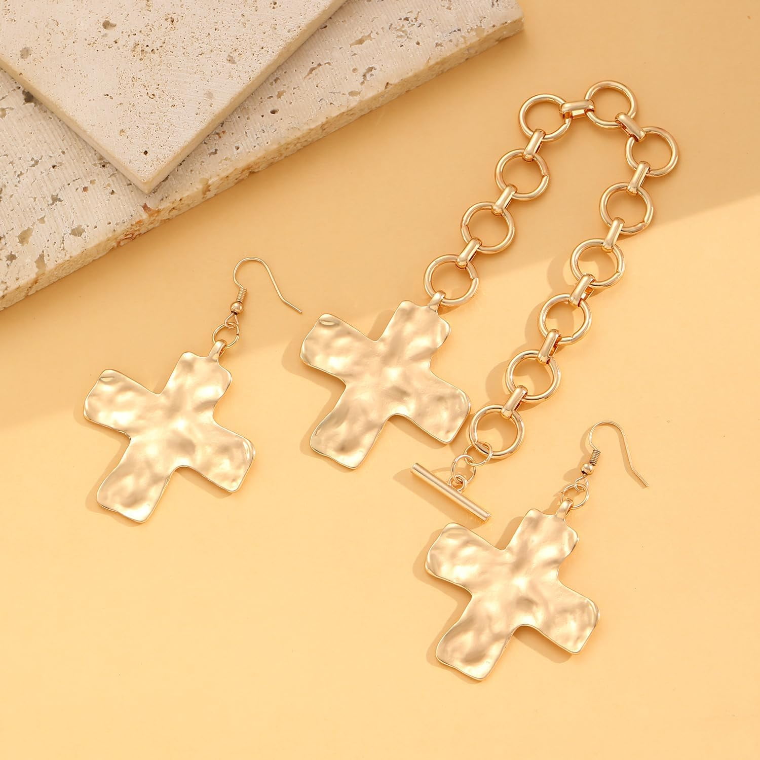Chunky Cross Necklace for Women Gold Chunky Cross Pendant Necklace Layered Heart Toggle Necklace Hammered Cross Statement Necklace Thick Chain Necklace Jewelry