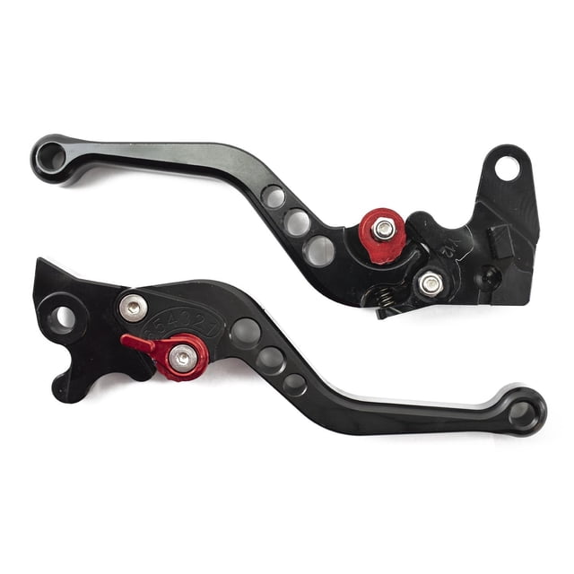 manija de aluminio (par) motonetas negro kinlley negro Par de manijas Kinlley para moto, imágenes frontal y posterior en 3/4; palancas de 9 cm en acero con acabado negro brillante, orificios perforados en el brazo, tornillería y ajustador rojo visibles, montaje para ambos lados. A menudo usado como repuesto universal en restauraciones de manetas para motonetas.