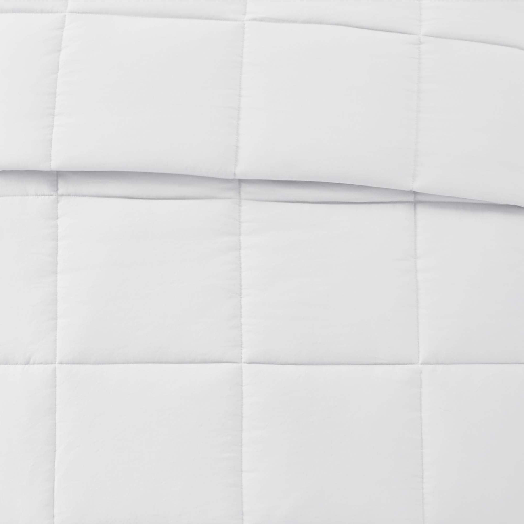 Mainstays King Comforter, Down Alternative, All-Season, White