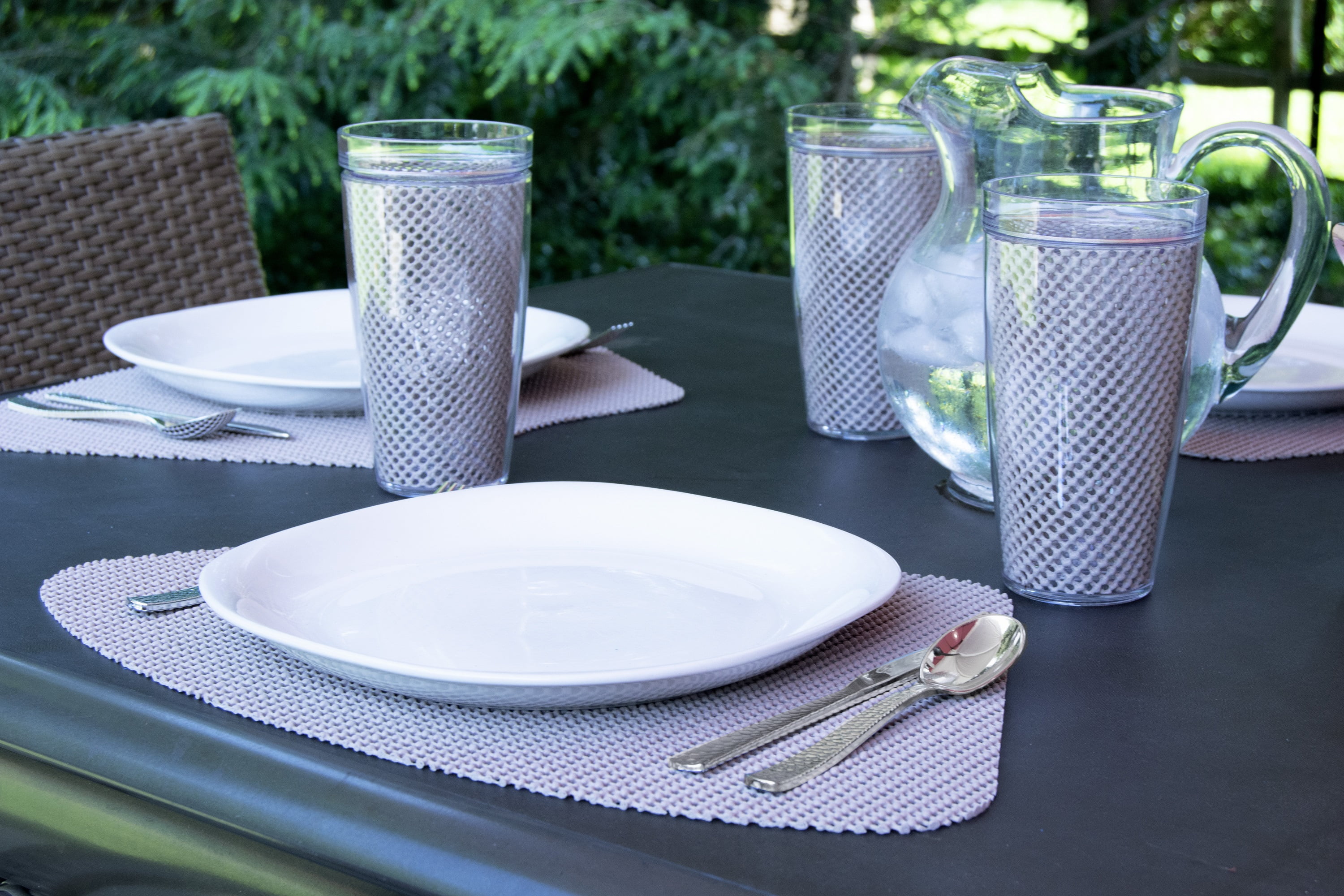 Kraftware Fishnet Wedge Placemats to Add Color to Any Round Outdoor Table (Set of 6) Tan