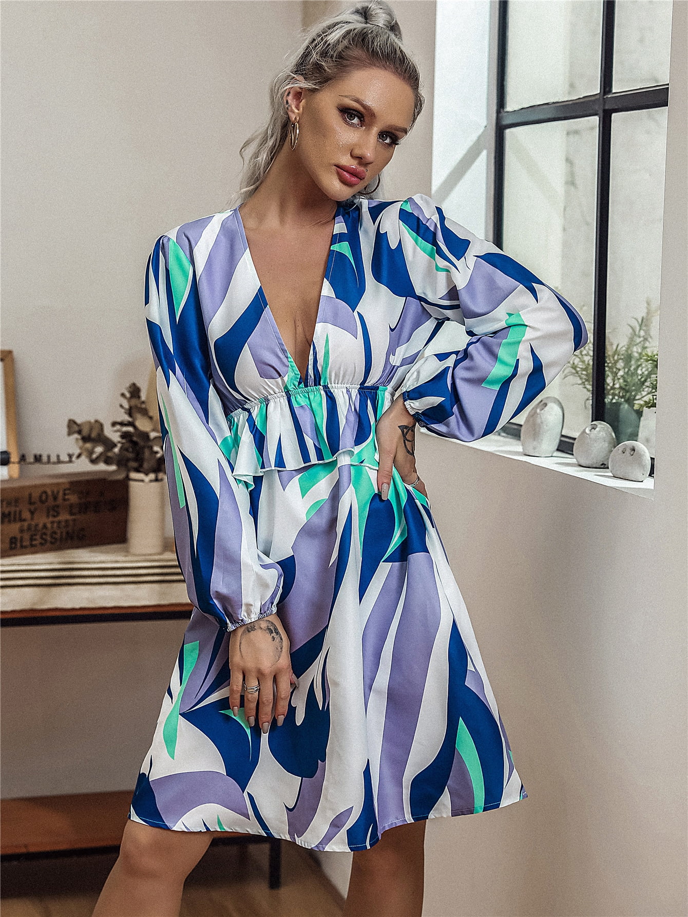 Women's Plunging Neck Lantern Sleeve 